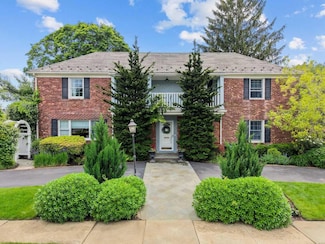 30 Leon Ct, Rockville Centre, NY 11570