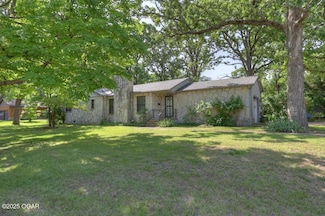 328 E 33rd St, Joplin, MO 64804