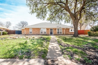 206 Willowcrest Dr, Garland, TX 75040