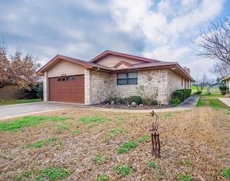 209 Firestone Dr, Meadowlakes, TX 78654