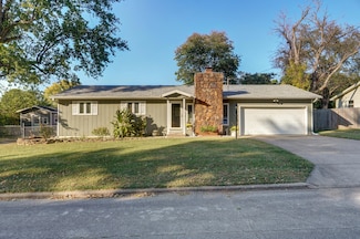 1325 E Rockhill St, Springfield, MO 65804