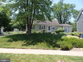 1820 Pimmit Dr, Falls Church, VA 22043