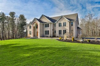 14 Brushwood Dr, Atkinson, NH 03811