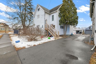 229 John St, Kaukauna, WI 54130