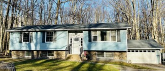 38 Mountain Crest Dr, Lake Ariel, PA 18436