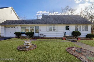 18 Cedar Ct, Lakewood, NJ 08701
