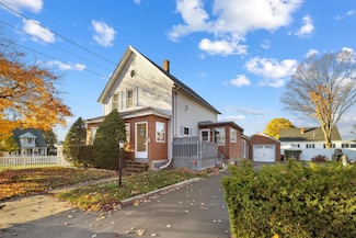 98 Manning St, Manchester, NH 03103