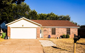 6205 Maple Springs Dr, Arlington, TX 76001