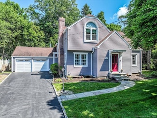 156 Killian Ave, Trumbull, CT 06611