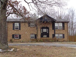 101 Ravenwood Cir, Dickson, TN 37055