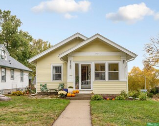 1202 S 43rd St, Omaha, NE 68105