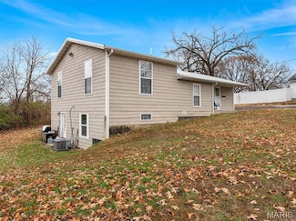 315 W Oak St, Saint Clair, MO 63077