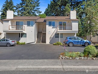 7310 NE 142nd Place Unit D2, Kirkland, WA 98034