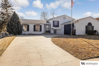 1615 S 136th St, Omaha, NE 68144