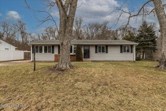 23 Jeanette St, Bayville, NJ 08721