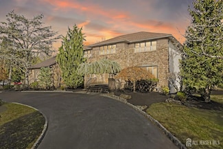 832 Grove Ave, Edison, NJ 08820