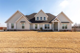 556 Briarwood Ln, Farmington, AR 72730