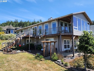 220 8th St, Port Orford, OR 97465