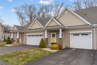 8 Nicole Cir Unit B, Smithfield, RI 02917