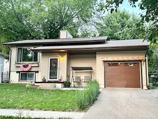 805 Timber Ln, Glenwood, IA 51534