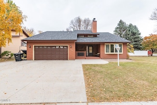 226 E Brandon Dr, Bismarck, ND 58503