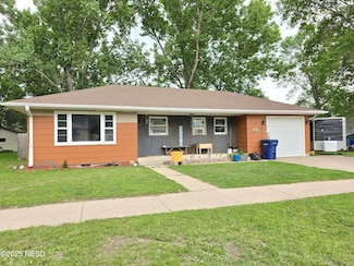 1225 E Kemp Ave, Watertown, SD 57201