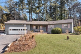 25 Brook Dr, Hope Valley, RI 02832