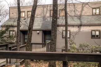 122 Cross Country Ln, Tannersville, PA 18372