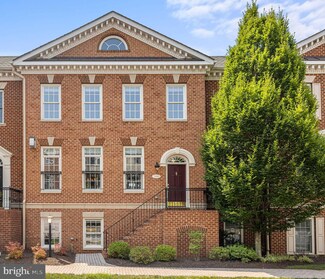 7003 Eastern Red Cedar Ln, McLean, VA 22101