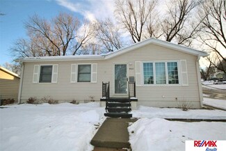 9021 Westridge Dr, Omaha, NE 68124