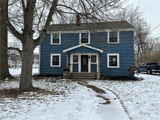 453 Lawn St, Geneva, OH 44041
