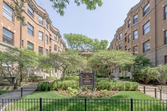 668 W Irving Park Rd Unit H1, Chicago, IL 60613