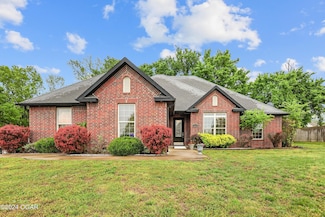 1211 Chesterfield Dr, Webb City, MO 64870