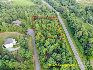 1009 Bent Pine Ct, Lenoir, NC 28645