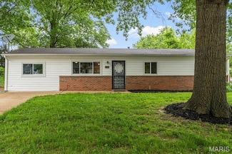284 Ramsey Ln, Ballwin, MO 63021