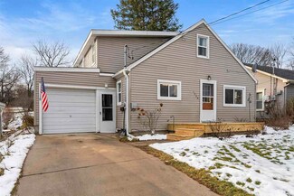 1024 Lindell Ave, Petoskey, MI 49770
