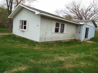 4112 Hendricks St, Fair Oaks, IN 47943