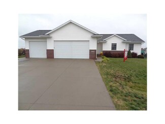 1450 Cedar Bend, Palo, IA 52324
