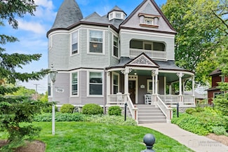 706 Douglas Ave, Elgin, IL 60120