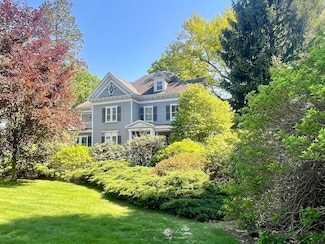 876 Beacon St Unit 5, Newton Center, MA 02459