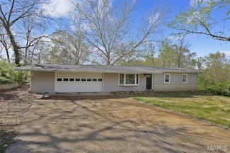 6 Wren Ln, Fenton, MO 63026