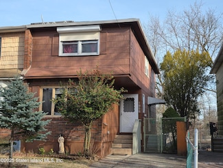 1956 N North Railroad Ave, Staten Island, NY 10306
