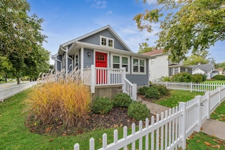 1202 Pleasant St, Lake Geneva, WI 53147