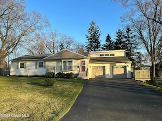 1 Timberland Dr, Albany, NY 12211