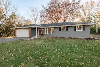 N33W22065 Hill n Dale Cir, Pewaukee, WI 53072