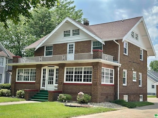 416 Lake Ave, Storm Lake, IA 50588