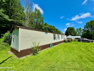 27 Gillow Ln, Prompton, PA 18456