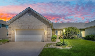 2104a Lucille Ln, Mahomet, IL 61853