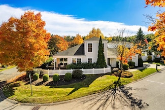 44 Kensington Ln, Bedford, NH 03110