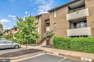 509 Florida Ave Unit 103, Herndon, VA 20170